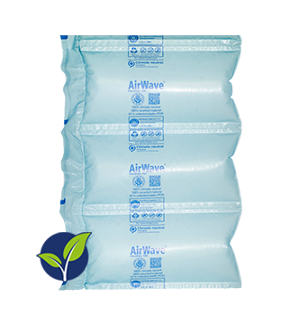 Luftpolsterbeutel Contiprotect CLIMA50 Luftpolsterbeutel aus 50 % recyceltem Kunststoff (HDPE) zum Befüllen von Kartons. Im Bereich der Kartonbefüllung gibt es inzwischen mehrere Alternativen zur Verwendung von Kunststoff, darunter biologisch abbaubare Varianten und Luftpolsterbeutel aus Papier. Die neueste Entwicklung sind Luftpolsterbeutel aus Papier mit einer kompostierbaren Klebeschicht.Breite: 210 mmLänge: 100 mmFarbe: transparent (blau)Maßeinheit: RolleVerpackung: 500 m (5000 Beutel) pro Rolle, 120 Rollen/Palette